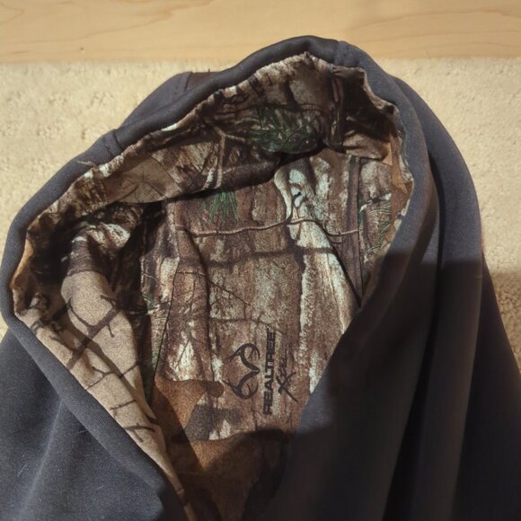Realtree Large Women's Hoodie - Picture 4 of 8